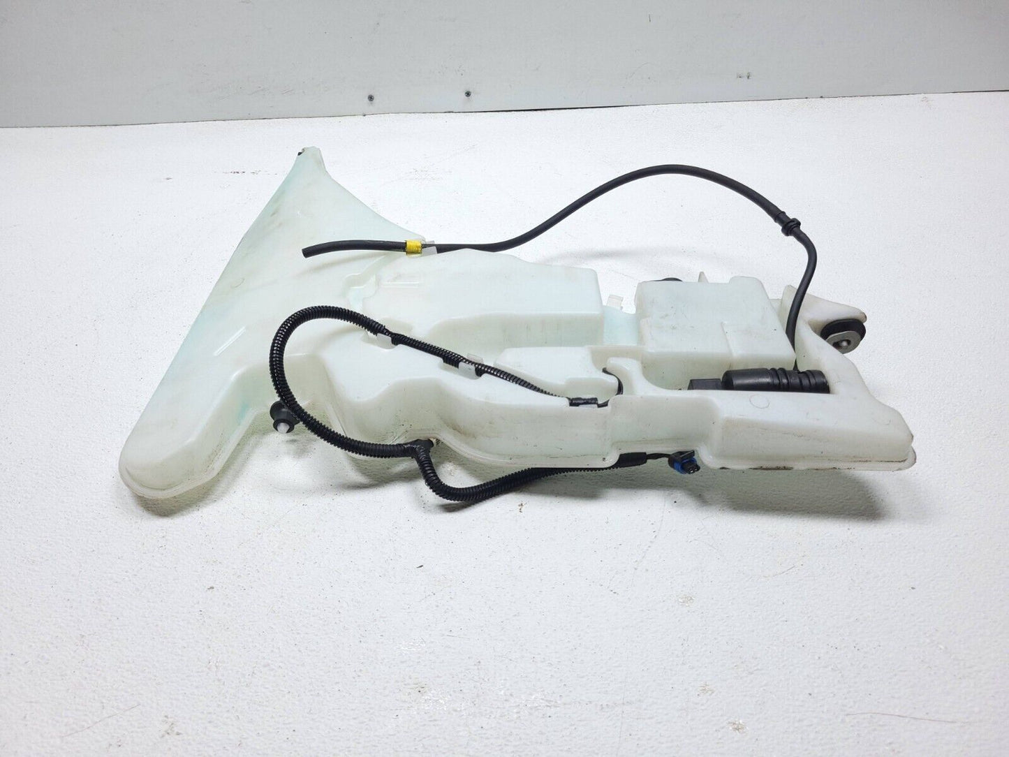 2013 - 2018 Cadillac Ats Windshield Washer Fluid Reservoir Tank 23274517 Oem✅