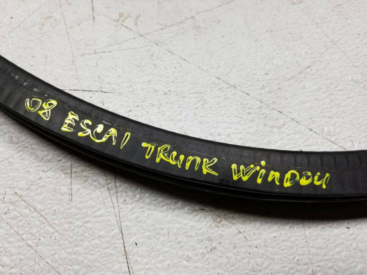 08 09 10 11 12 13 14 Escalade Trunk Window Glass Wheaterstrip Seal OEM