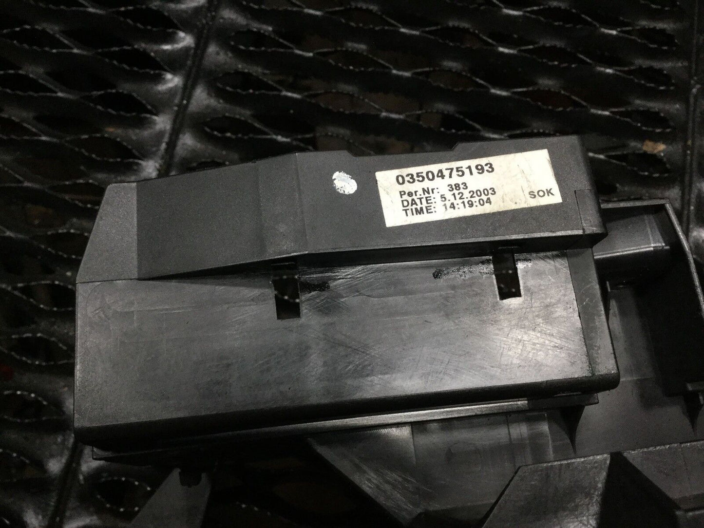 04 05 06 Porsche Cayenne 3.2l Main Fuse Relay Box OEM