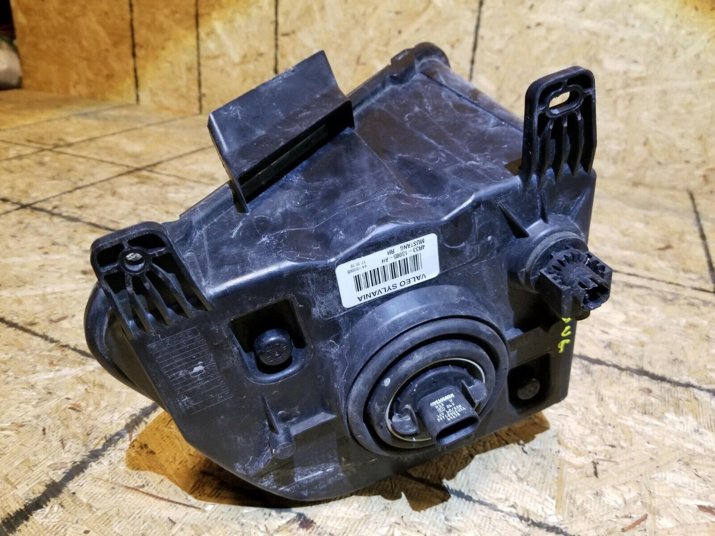 05 06 07 08 09 Ford Mustang Headlight Right Passenger Side OEM