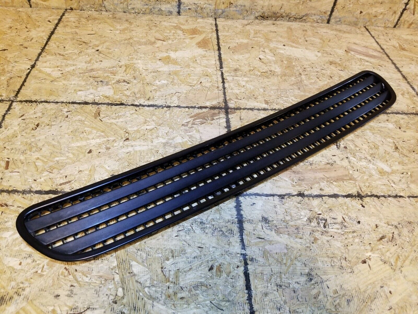 02 03 04 05 BMW E65 E66 745i Hood Bonnet Air Vent Inlet Grille Cover OEM