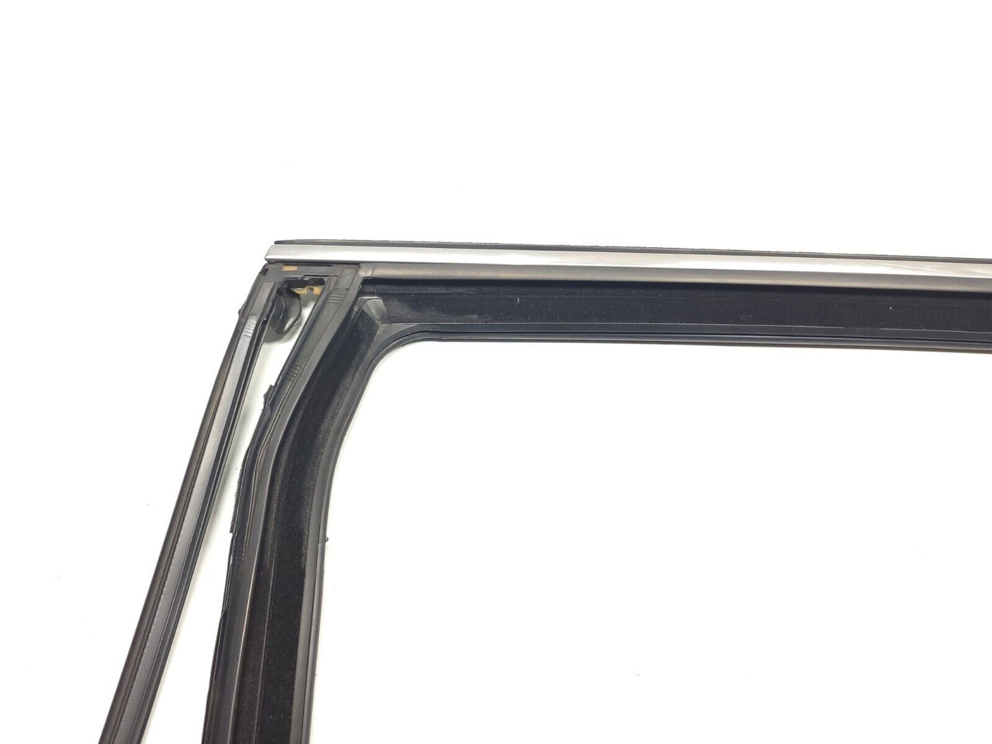 14 15 16 17 18 Jeep Cherokee Door Window Frame Seal Rear Right Pass Side OEM