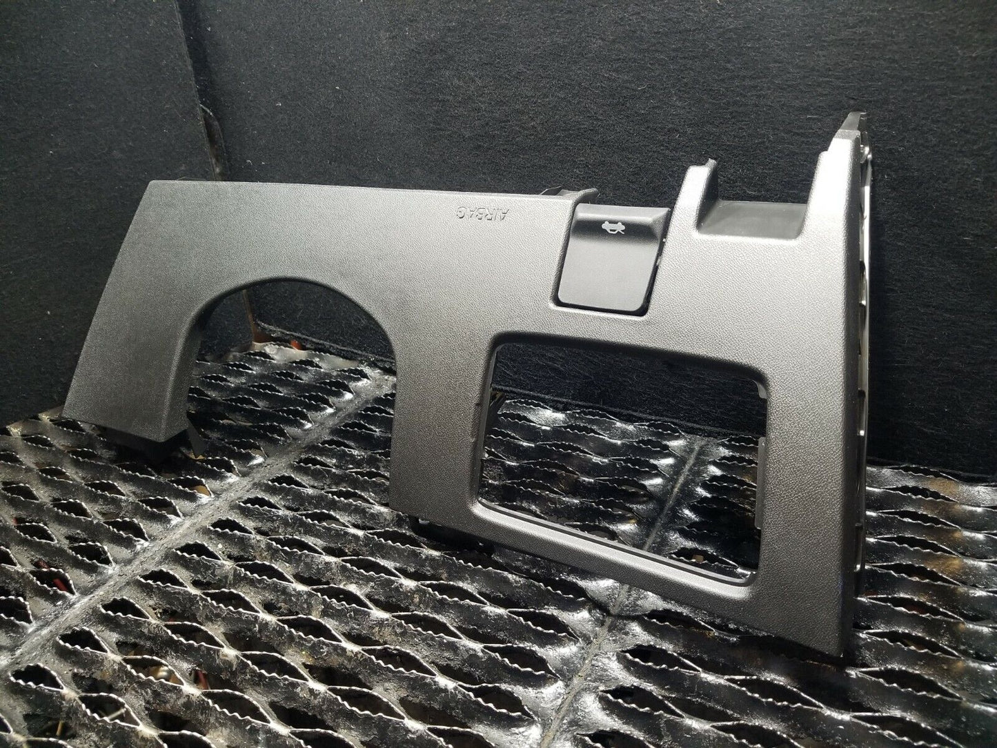 16 17 18 19 Chevrolet Malibu Knee Panel Bolster Steering Column Lower OEM 3k