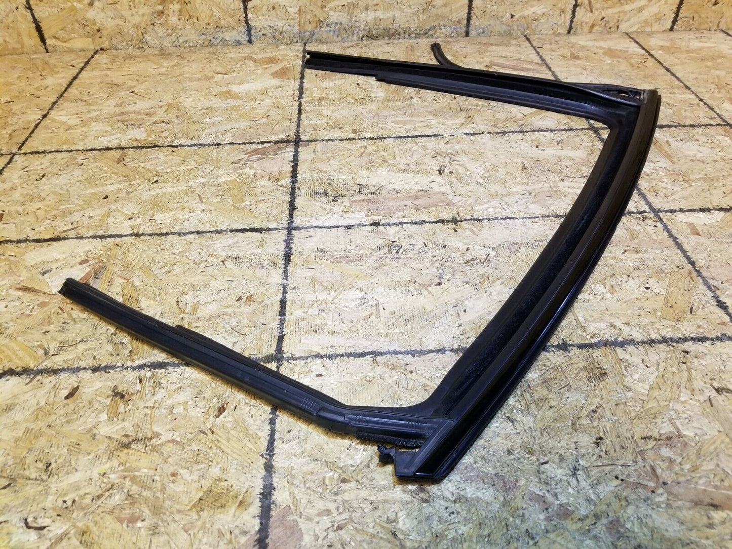 13 14 15 16 Dodge Dart Rear Left Driver Side Door Glass Frame Seal OEM