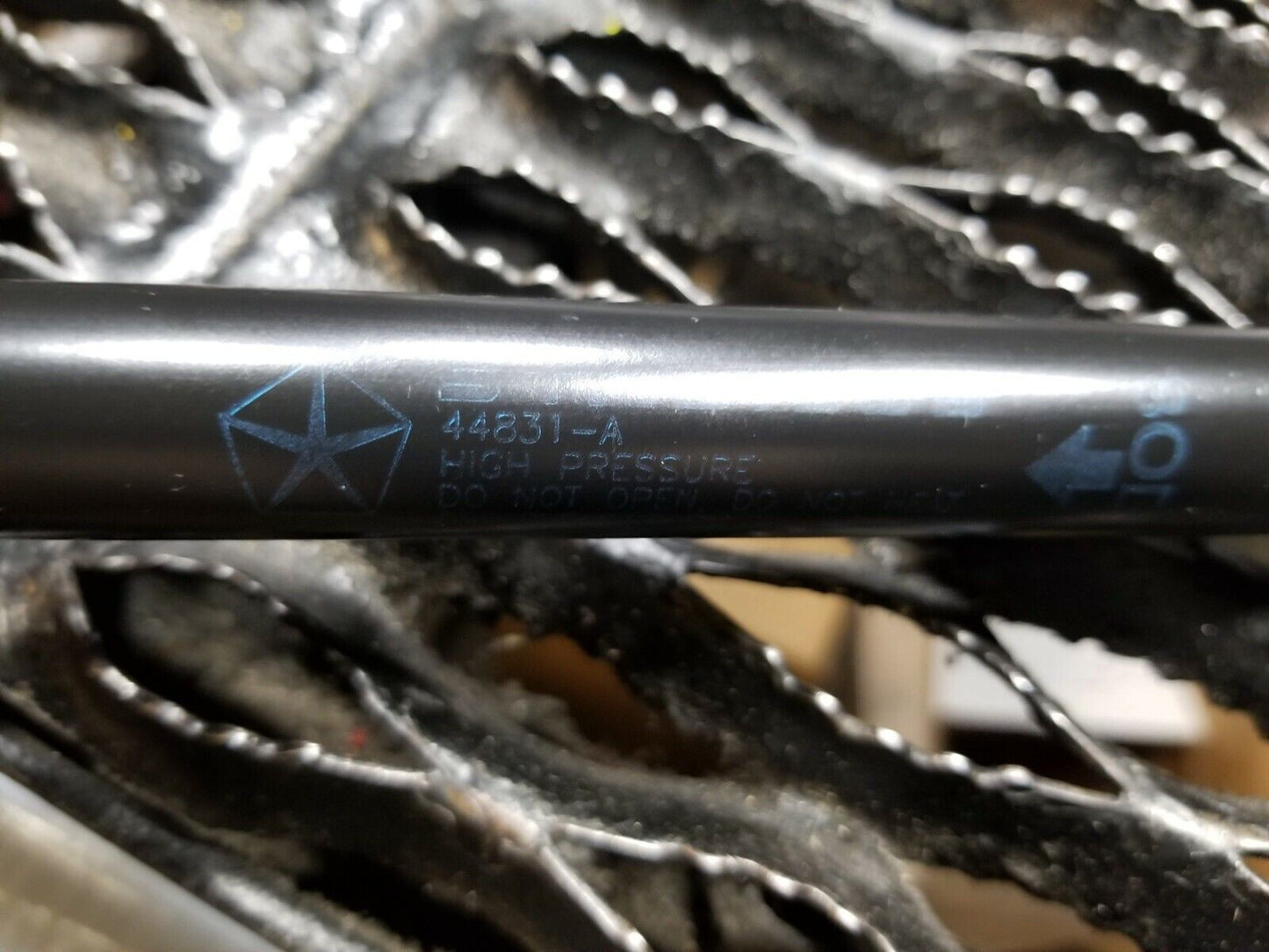 06 07 08 09 10 Jeep Grand Cherokee Trunk Lid Shock Strut Support (pair) OEM
