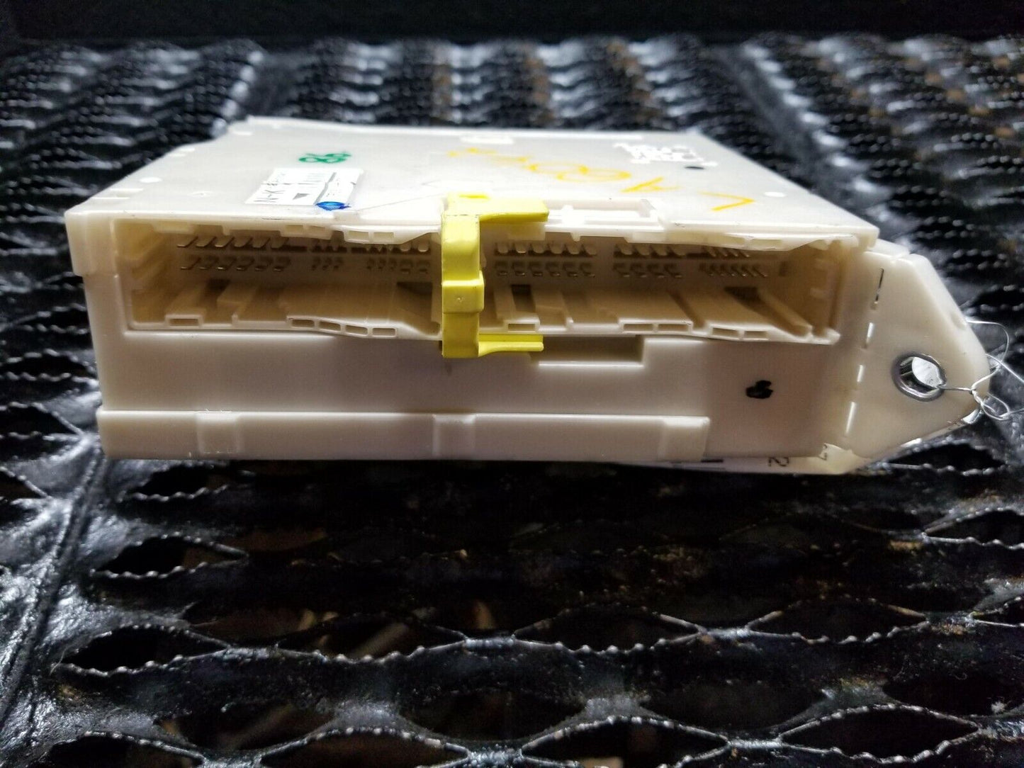 06 2007 08 09 Lexus IS250 Is350 Right Fuse Relay Junction Box OEM #86