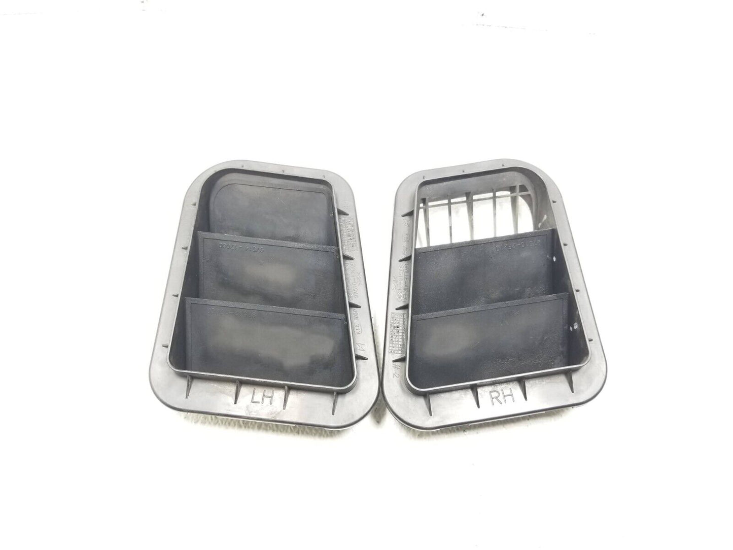 12 13 14 15 Kia Rio Quarter Panel Pressure Vent Pair OEM
