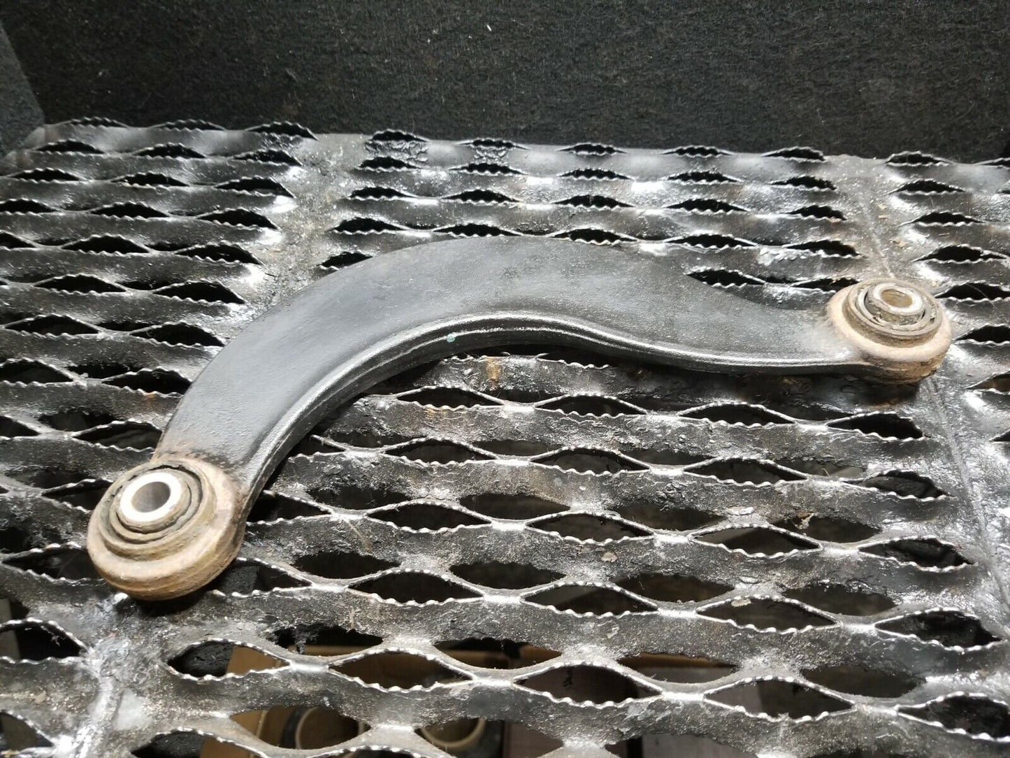 05 06 07 Volvo S40 2.4l Rear Control Arm Left Driver Side OEM
