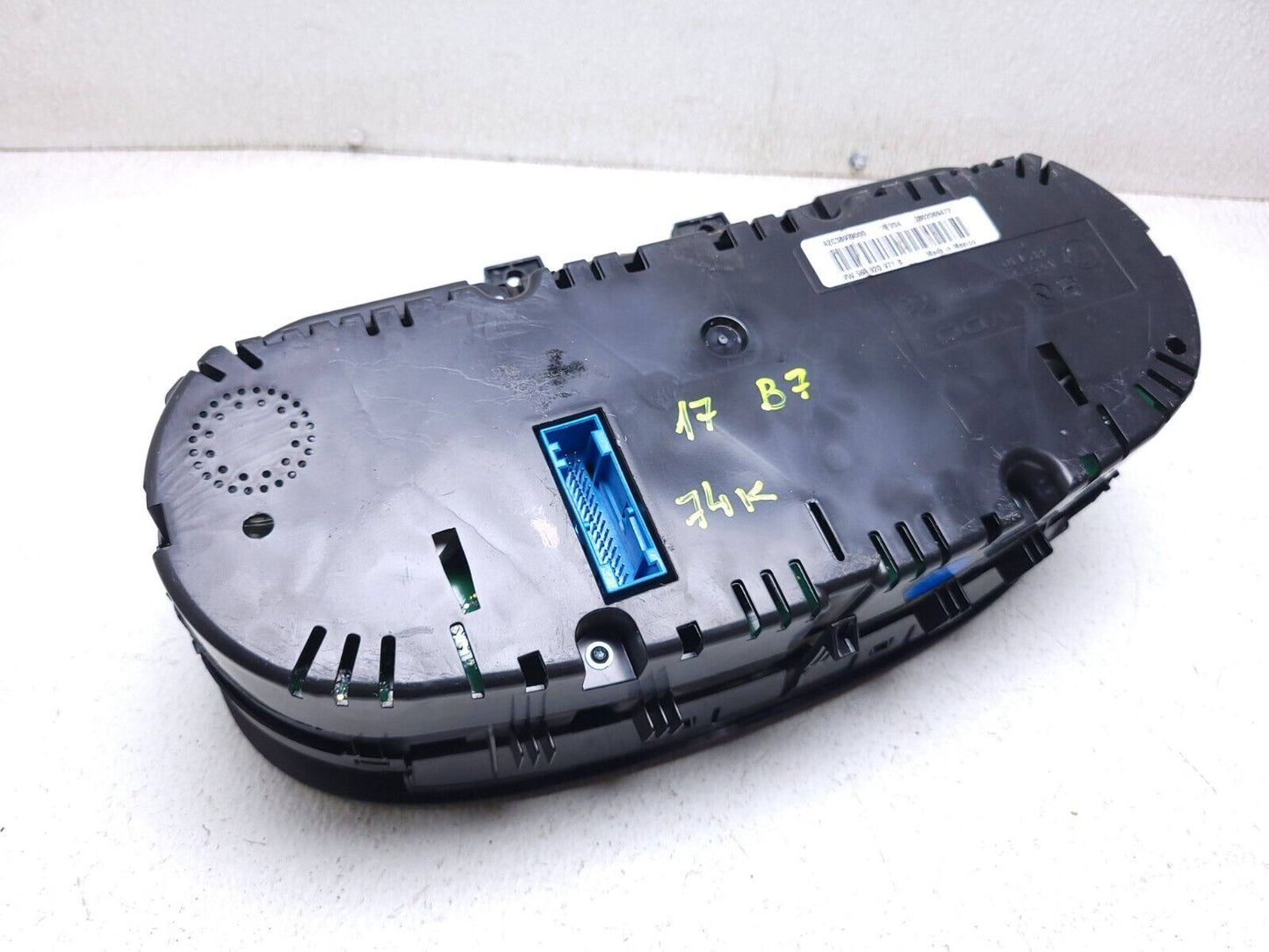 17-19 Volkswagen Passat Instrument Cluster Speedometer 561920971b OEM 74k