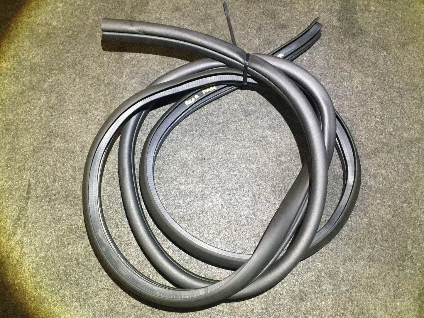 11 12 13 14 Hyundai Sonata Rear Right Pass Door Weatherstrip Seal OEM