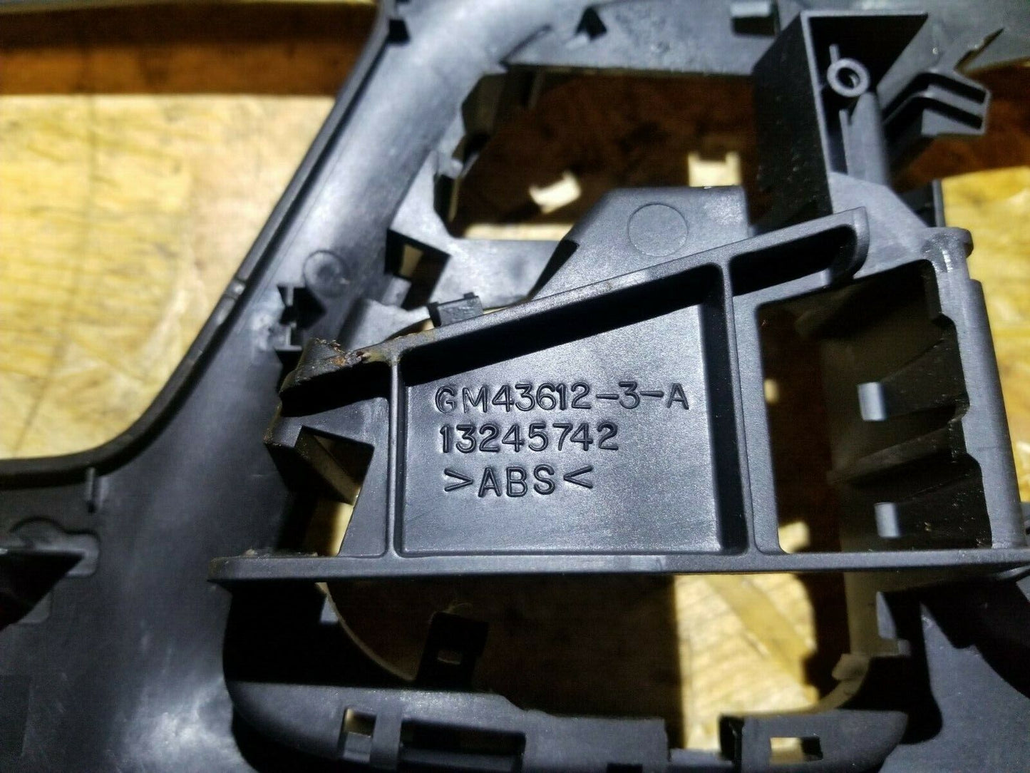 14 15 16 17 Buick Regal Center Console Upper Cover Panel Trim Bezel OEM 59k