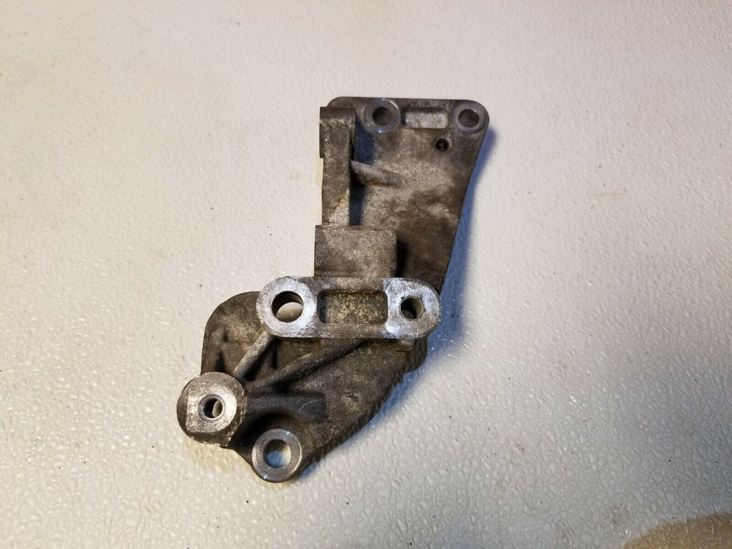 15 16 17 Jeep Renegade 2.4l Alternator Bracket OEM 20k Miles