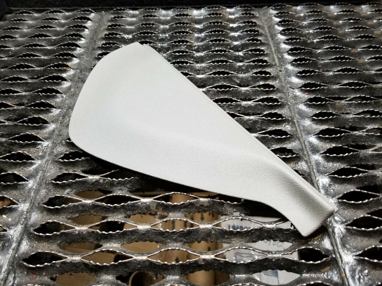 08 09 10 11 12 Chevy Malibu Dash End Cap Cover Right Passenger Side OEM
