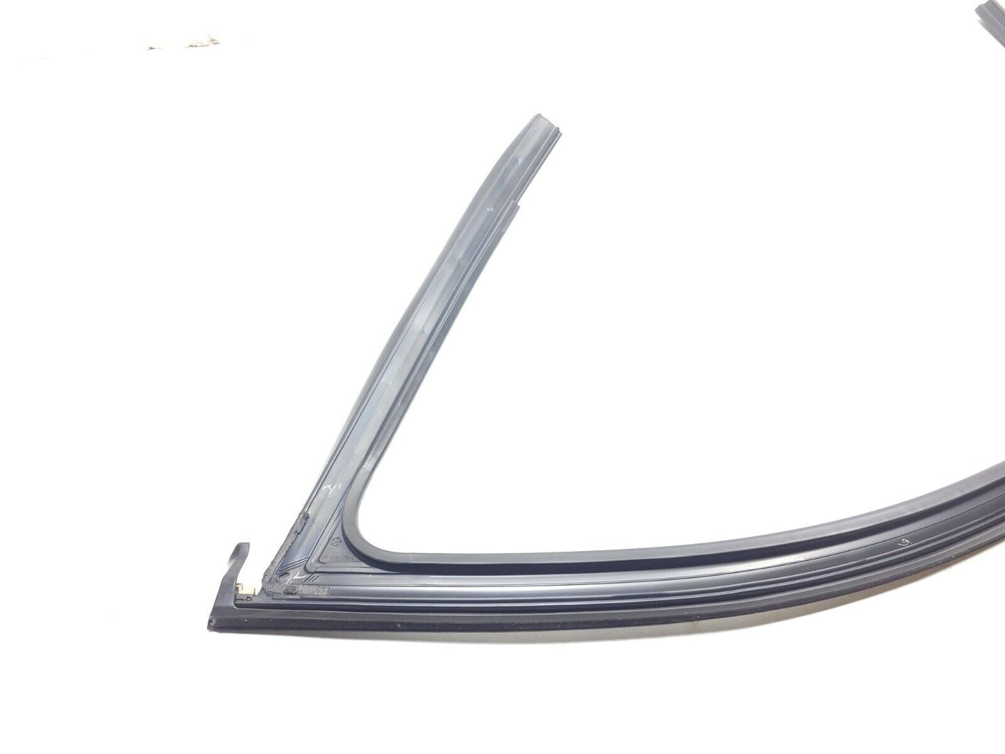 14 15 16 17 18 Jeep Cherokee Door Window Frame Seal Front Right Pass Side OEM
