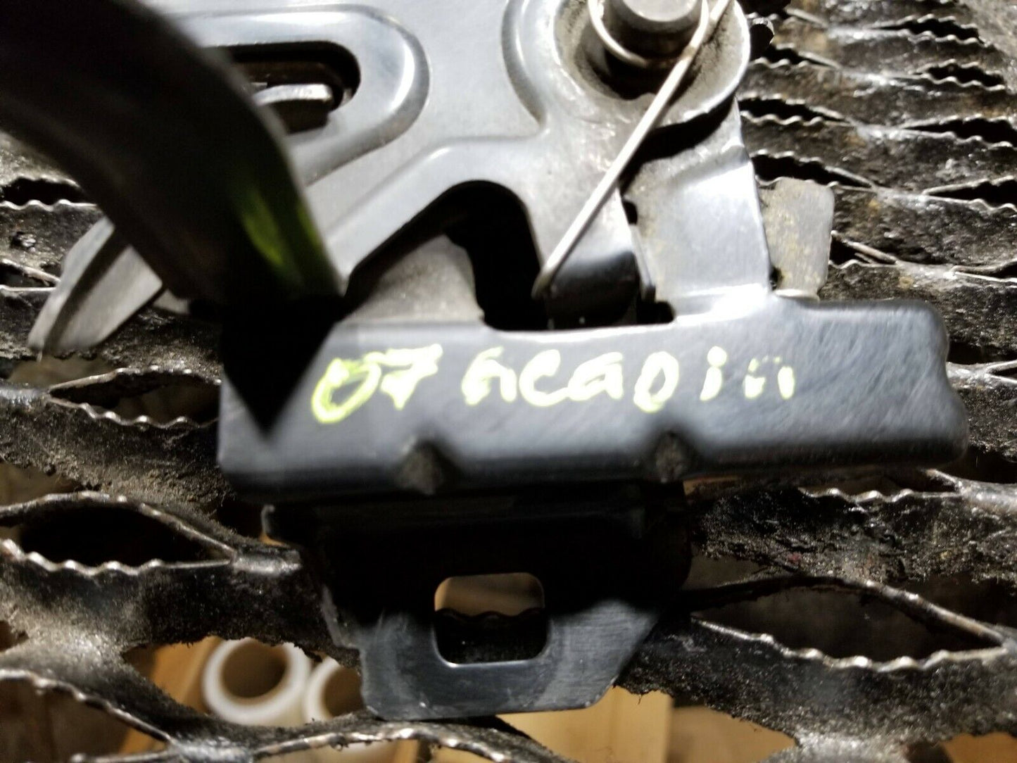 07 08 09 10 11 12 GMC Acadia Hood Latch W/ Sensor 1591180 OEM