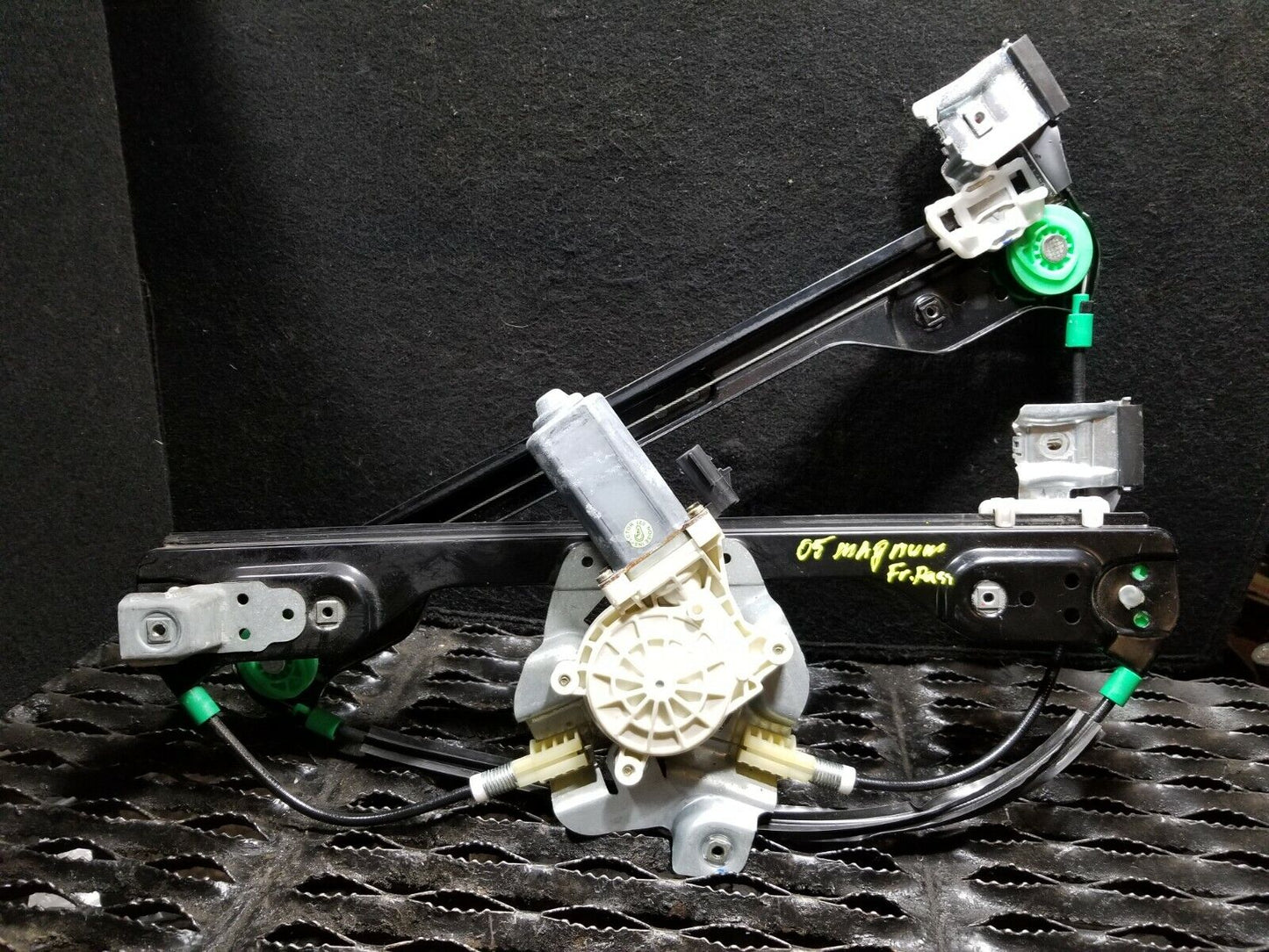 05 06 07 Dodge Magnum Front Right Passenger Door Window Regulator & Motor OEM