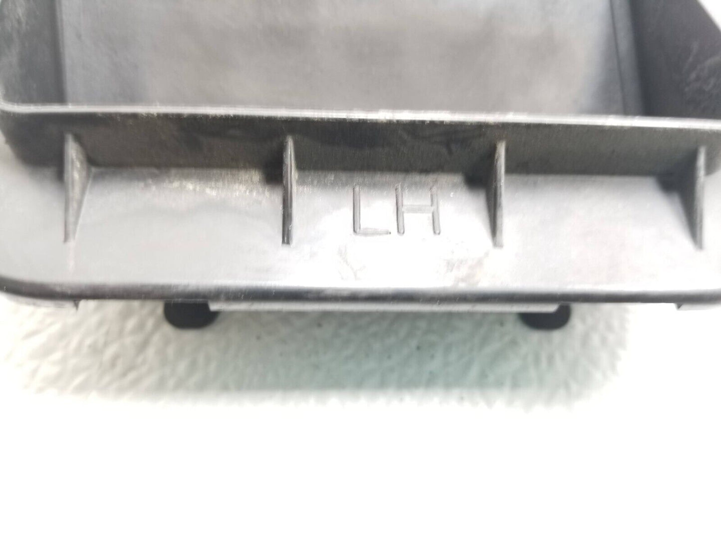 12 13 14 15 Kia Rio Quarter Panel Pressure Vent Pair OEM