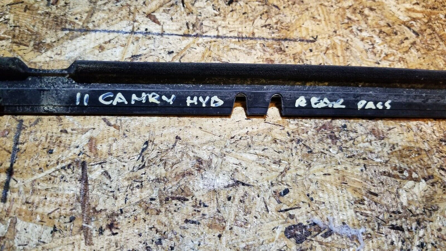 09 10 11 Toyota Camry Hybrid Rear Pass Door Window Glass Belt Seal Molding OEM