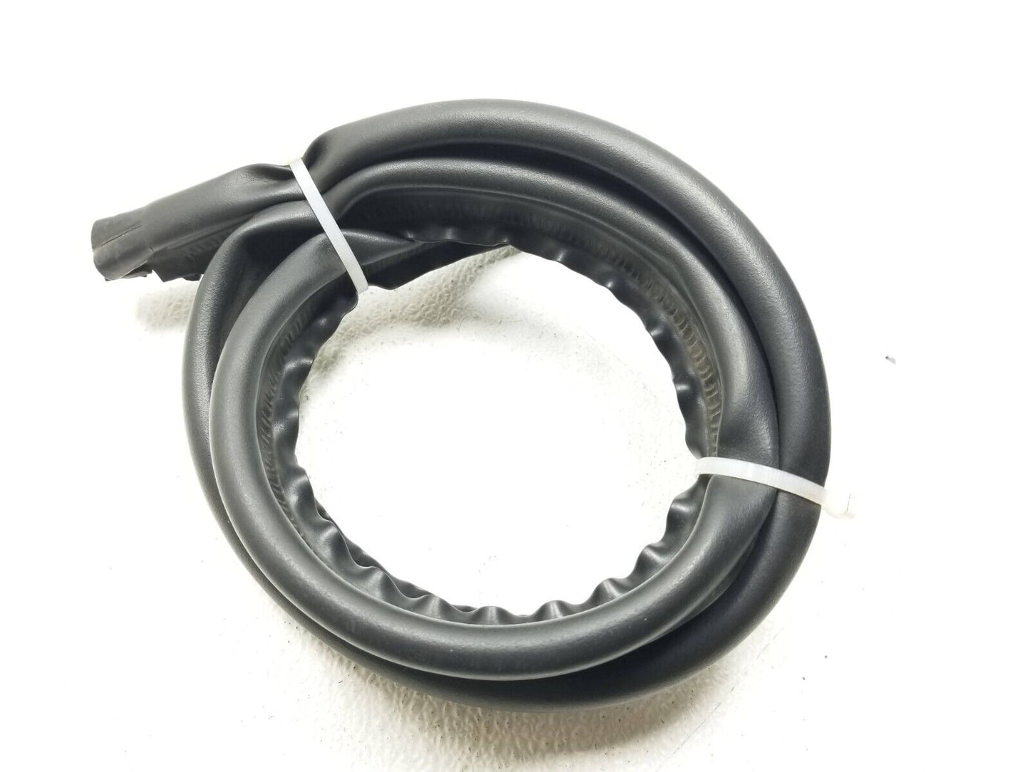 04 05 06 Audi A4 B6 Hood Rear Weatherstrip Seal 8h0823723 OEM