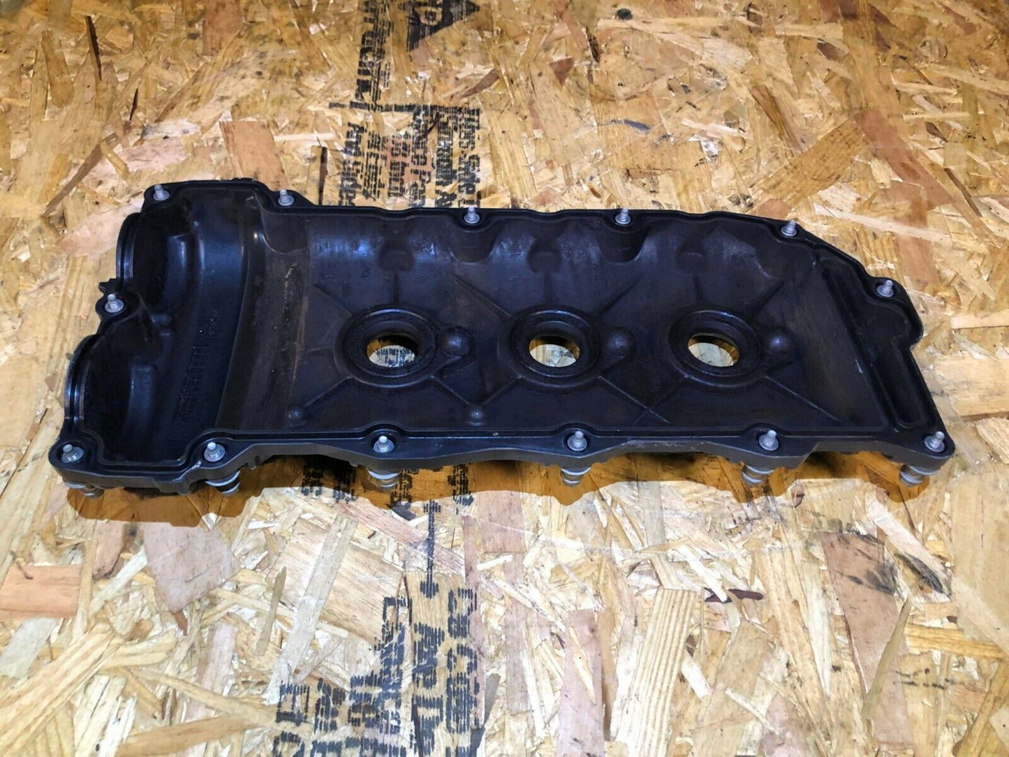 13 14 15 GMC Acadia Valve Cover Right Passenger Side OEM