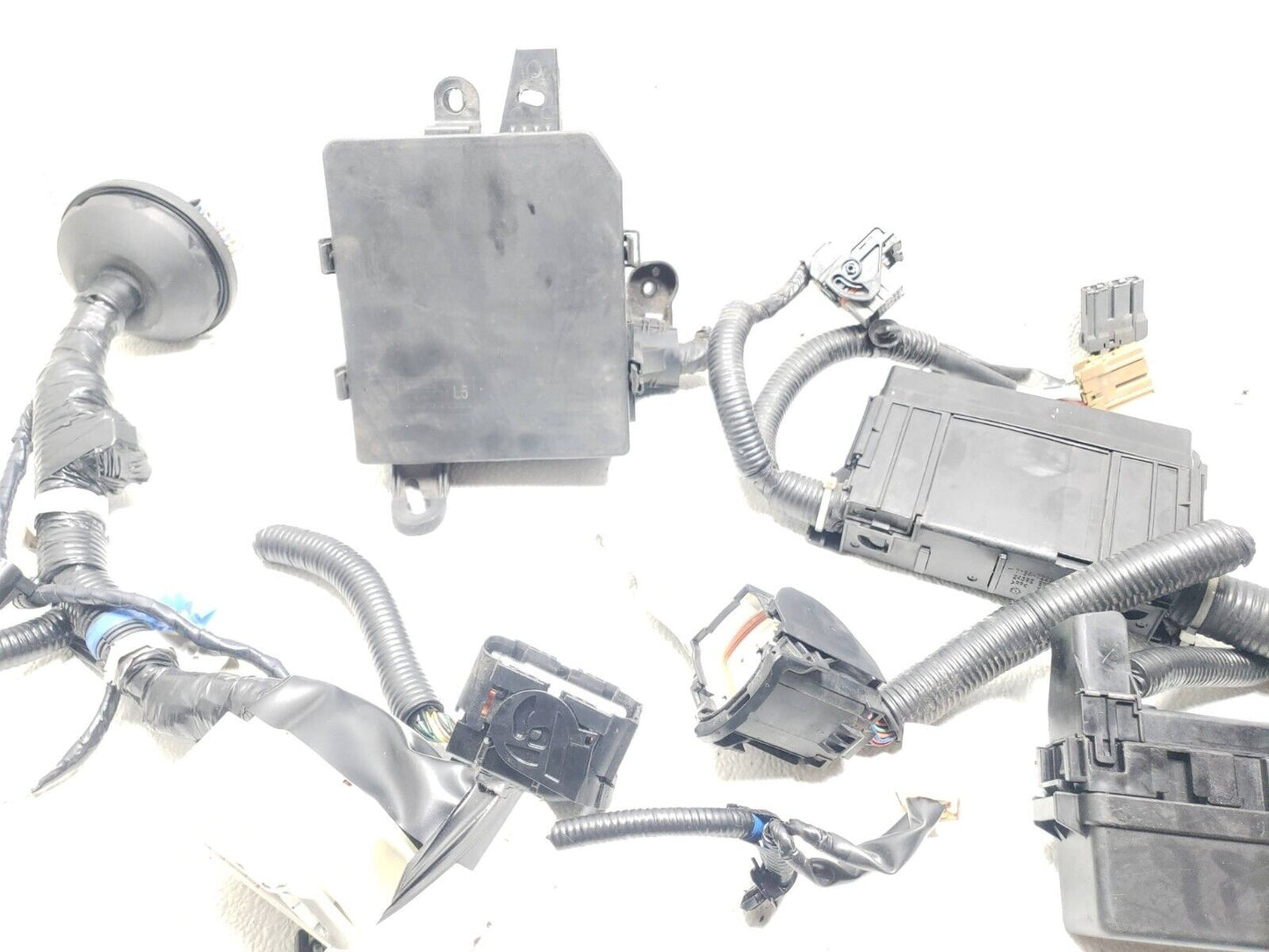 11 12 13 14 Nissan Juke Fuse Relay Box & Wire Plug Connector.24012-1km0c