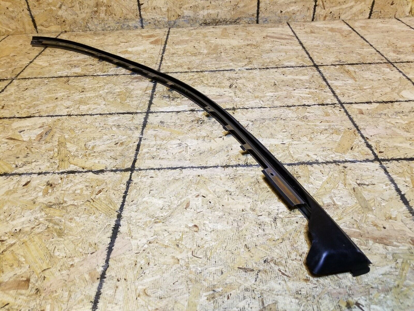 10 - 13 Chevy Equinox Front Door Window Belt Molding Passenger Side Right OEM