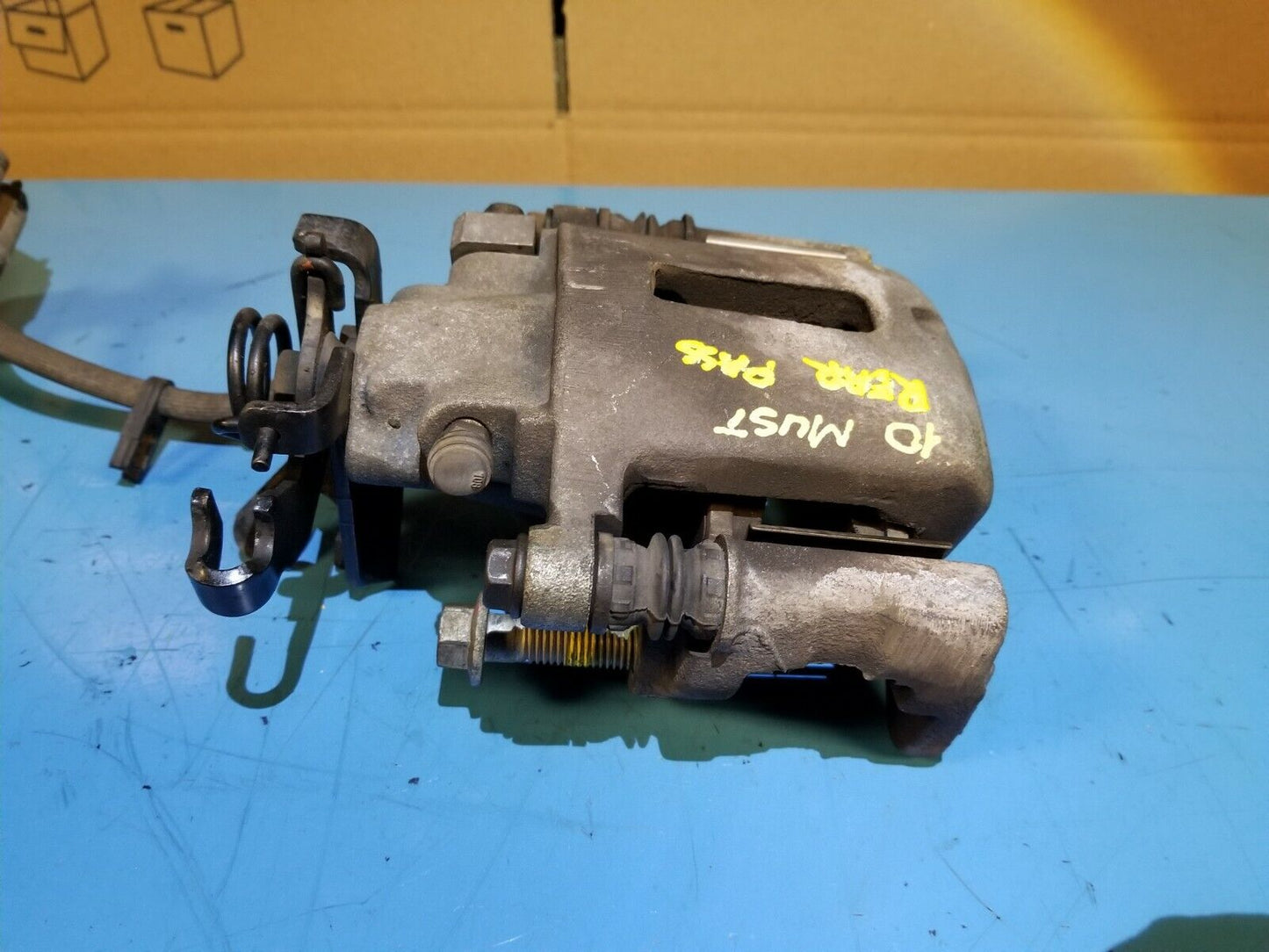 10 11 12 13 14 Ford Mustang Cabrio Rear Right Pass Side Brake Caliper OEM