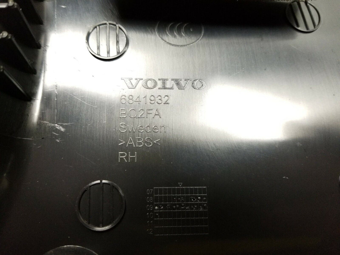 10 11 12 13 Volvo XC60 Right Pass Side B Pillar Lower Trim Cover OEM