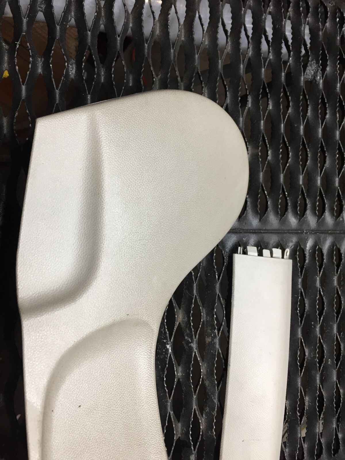 08 09 10 11 12 Infiniti G37 Coupe Right Passenger Side Front Seat Trim Plate OEM