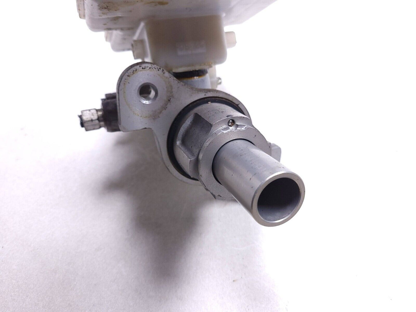 11 12 13 Jeep Grand Cherokee Brake Master Cylinder 3.6l OEM