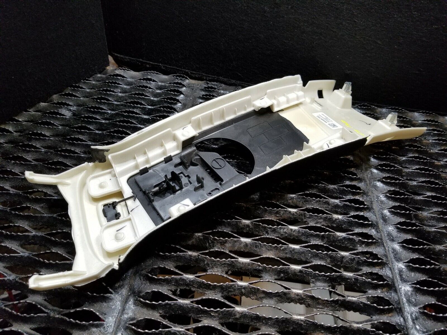 17 18 19 20 Cadillac Xt5 Upper B Pillar Trim Right Passenger Side OEM 34k