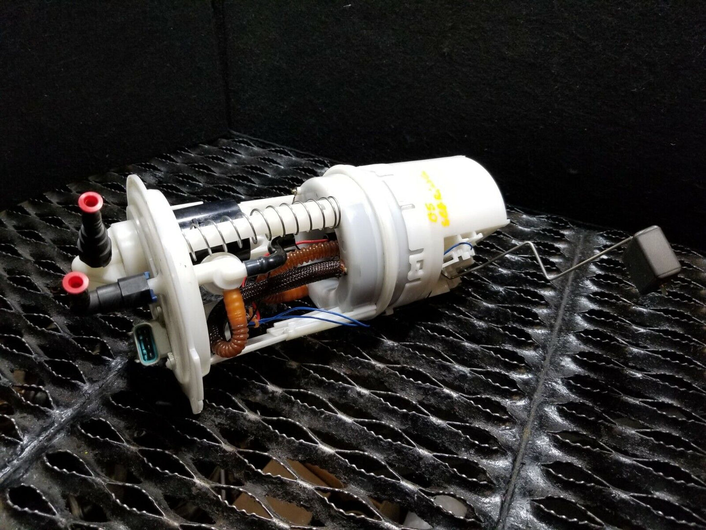 04 05 06 Chrysler Sebring Convertible 2.7l Fuel Pump OEM