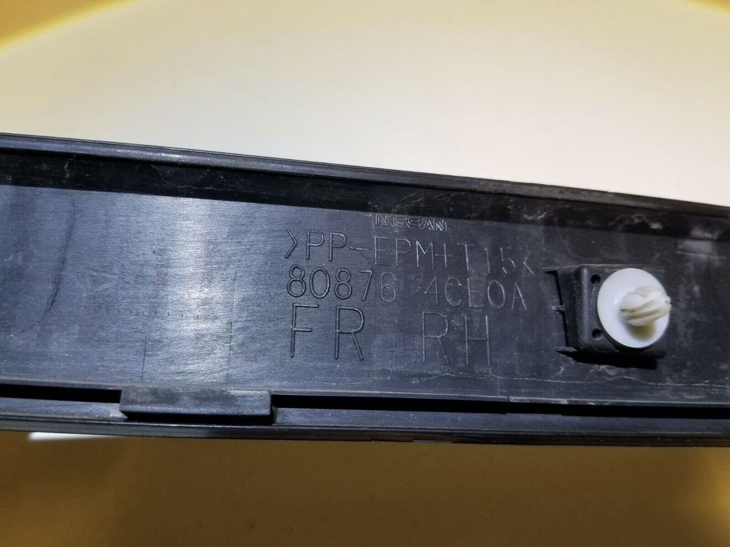 16 17 18 19 Nissan Rogue Front Right Passenger Door Molding Trim OEM 36k