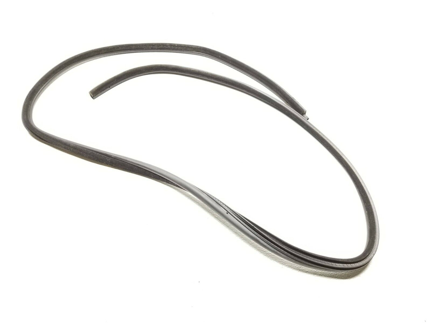 01 02 03 04 05 BMW E46 Sdn Rear Right Pass Door Weatherstrip Seal OEM