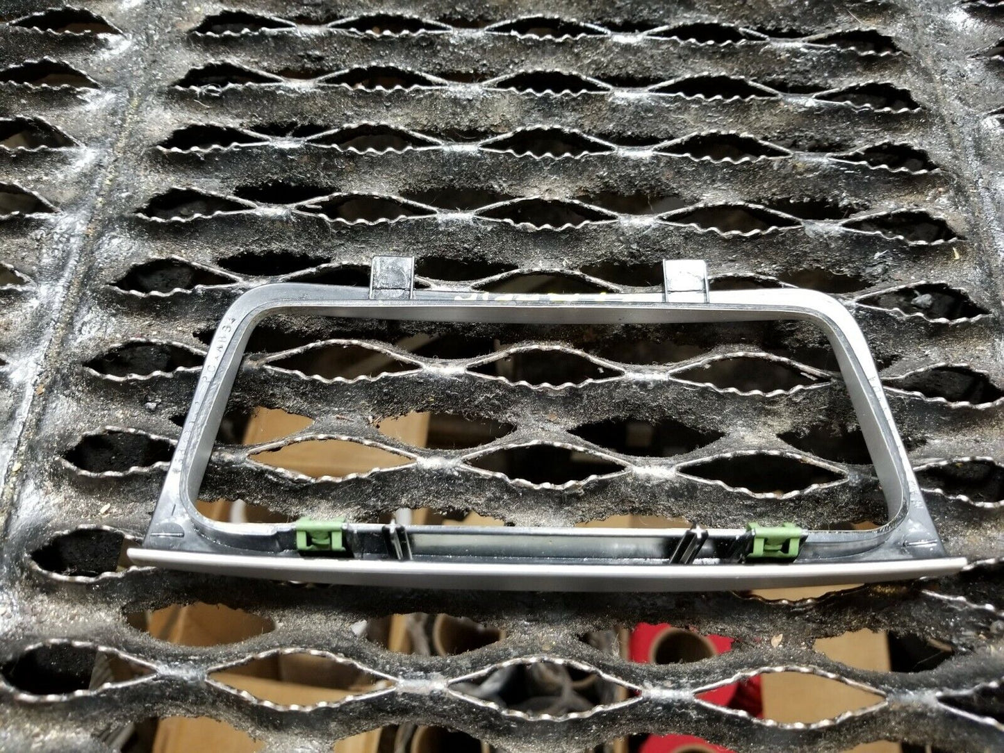 07 08 09 10 11 12 GMC Acadia Center Console Above Rear Cup Holder Trim OEM