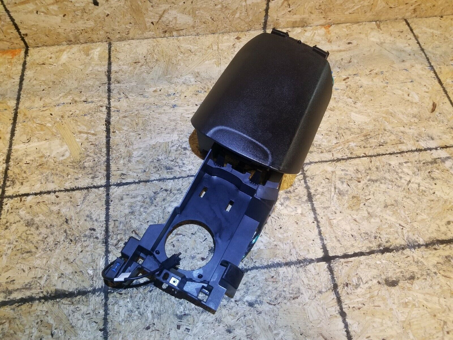 11 12 13 14 15 Chevrolet Camaro Center Console Armrest Arm Rest 92234030 OEM