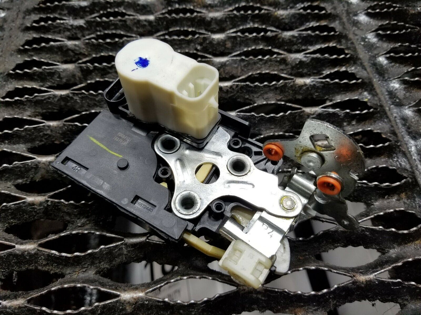 06 07 08 09 10 11 Cadillac DTS Front Right Pass Door Lock Latch Actuator OEM