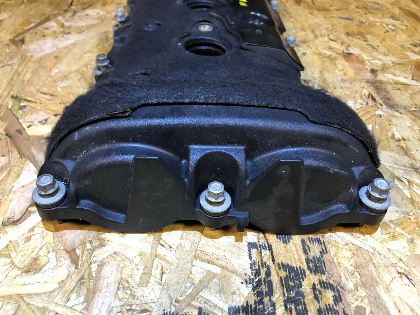 13 14 15 GMC Acadia Valve Cover Right Passenger Side OEM