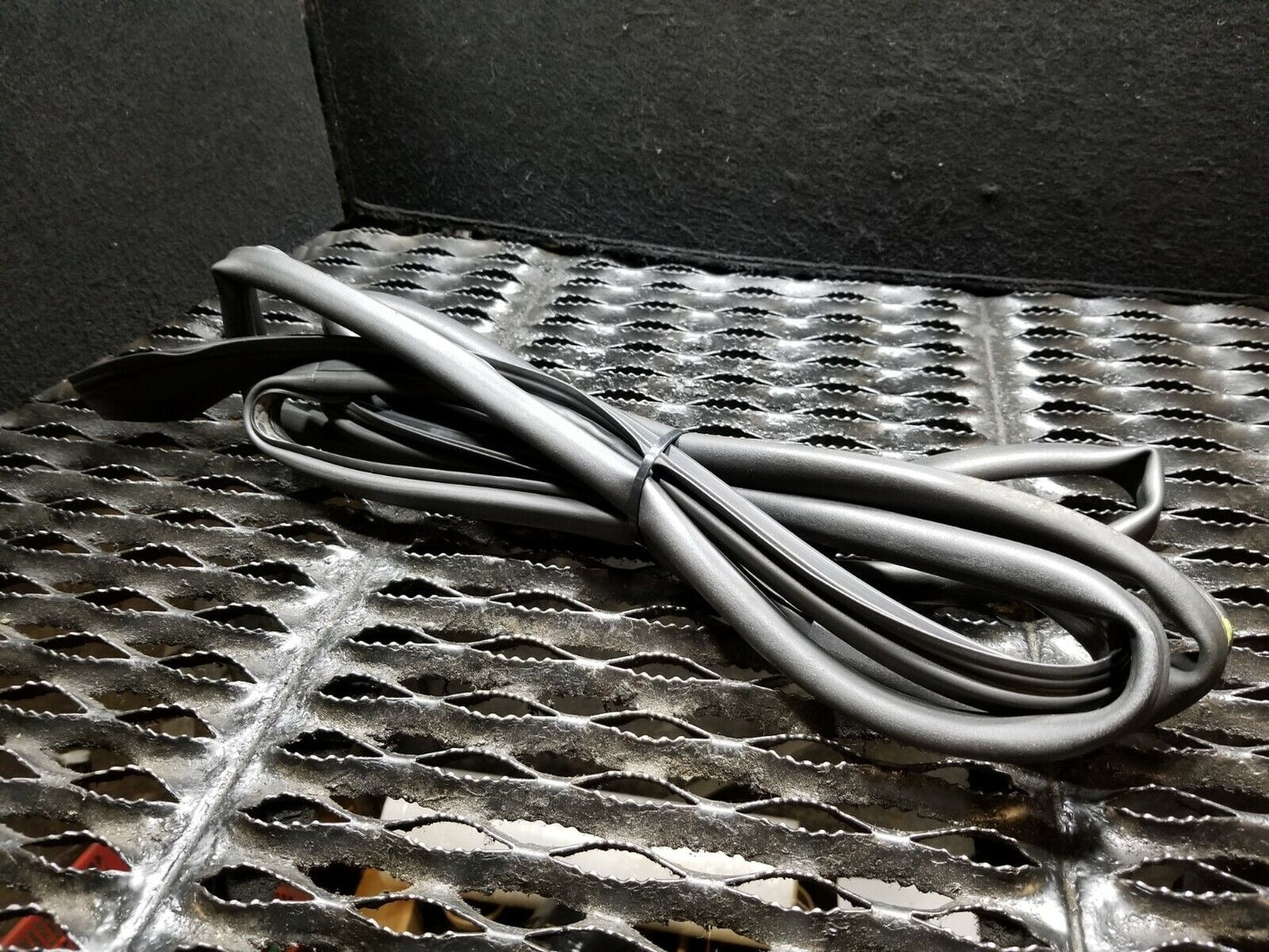 05 06 07 08 09 Volvo S60 Front Right Pass Door Weatherstrip Seal OEM