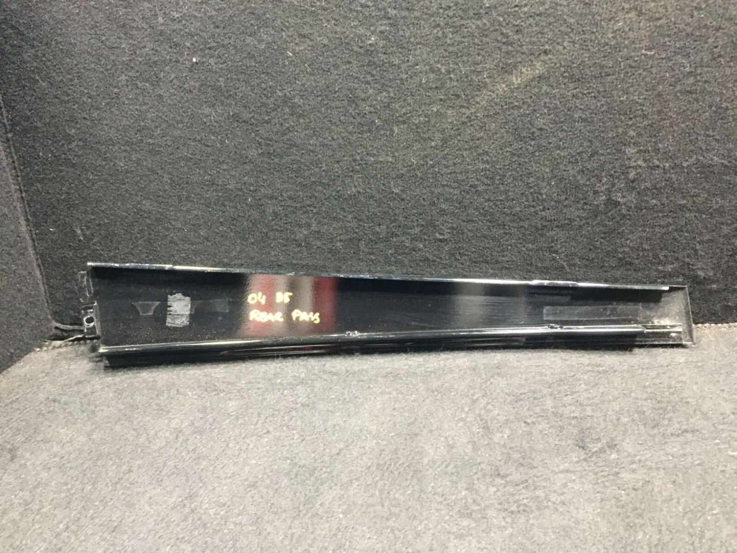 01.02 03 04 05 VW Passat Sedan Rear Right Pass Exterior Door Pillar Trim OEM D23