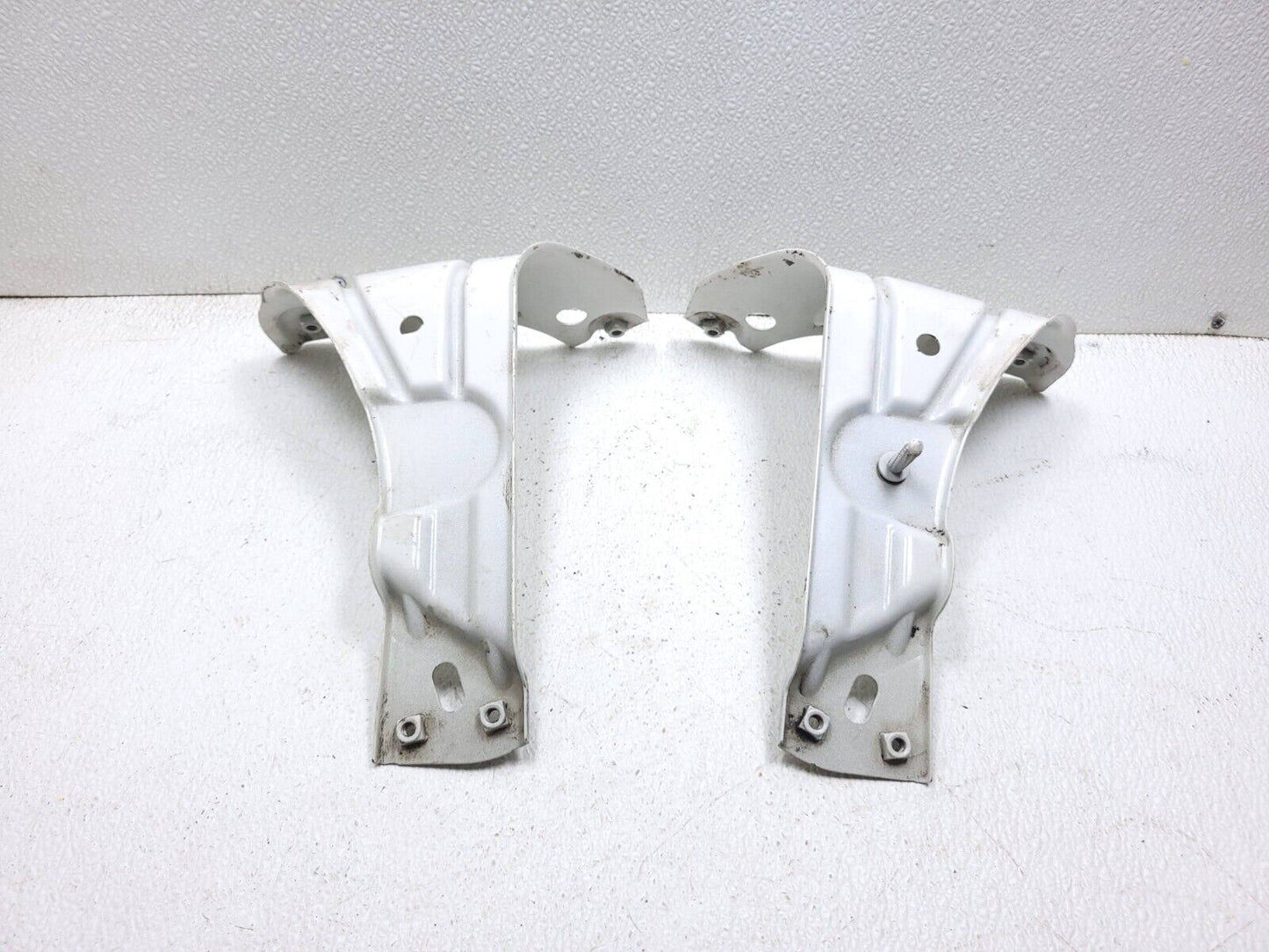 09 10 11 12 Volkswagen Cc Front Fender Mount Bracket Left & Rigth Pair OEM