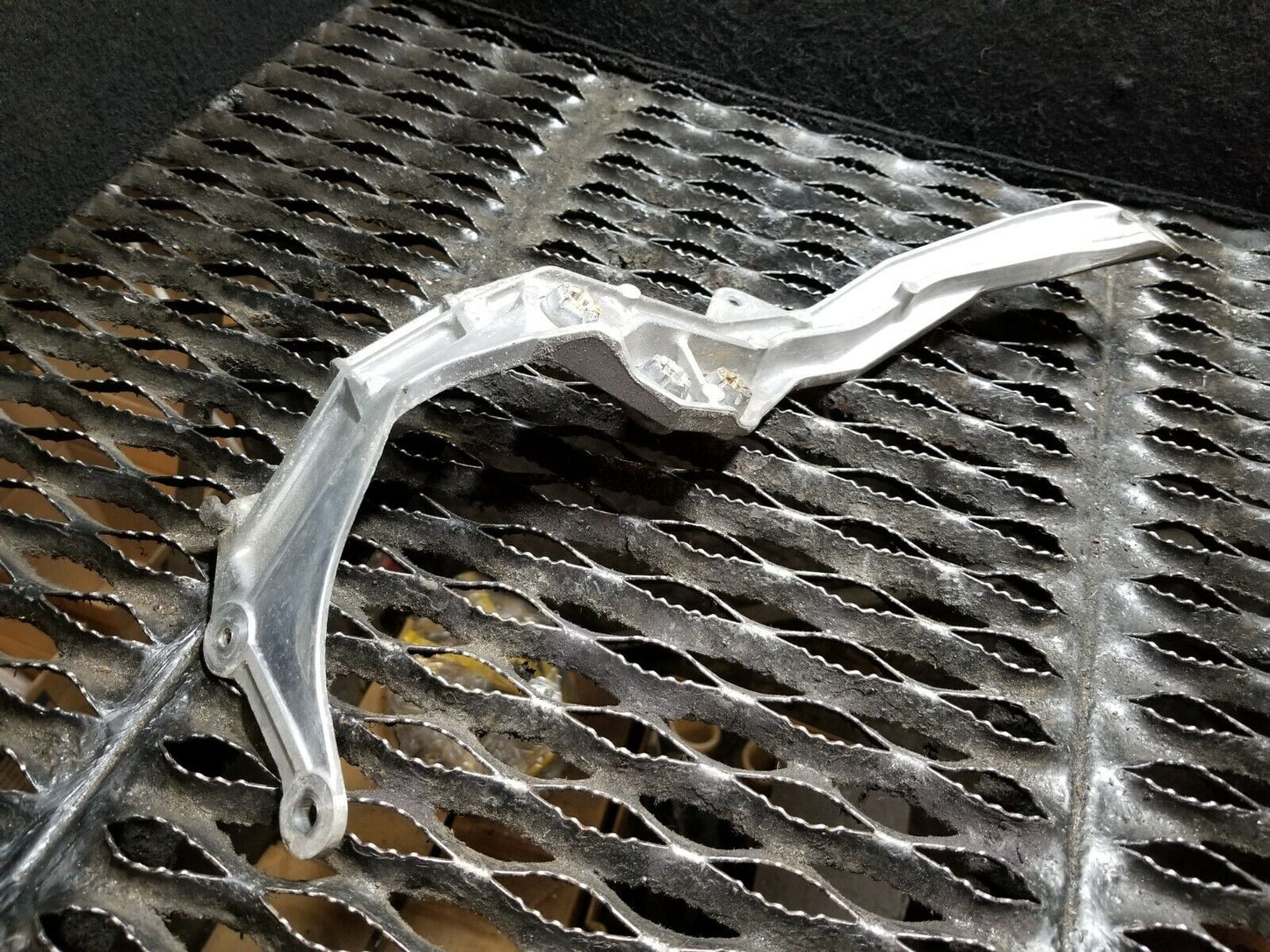 06 07 08 Acura Rl ABS Pump Bracket OEM