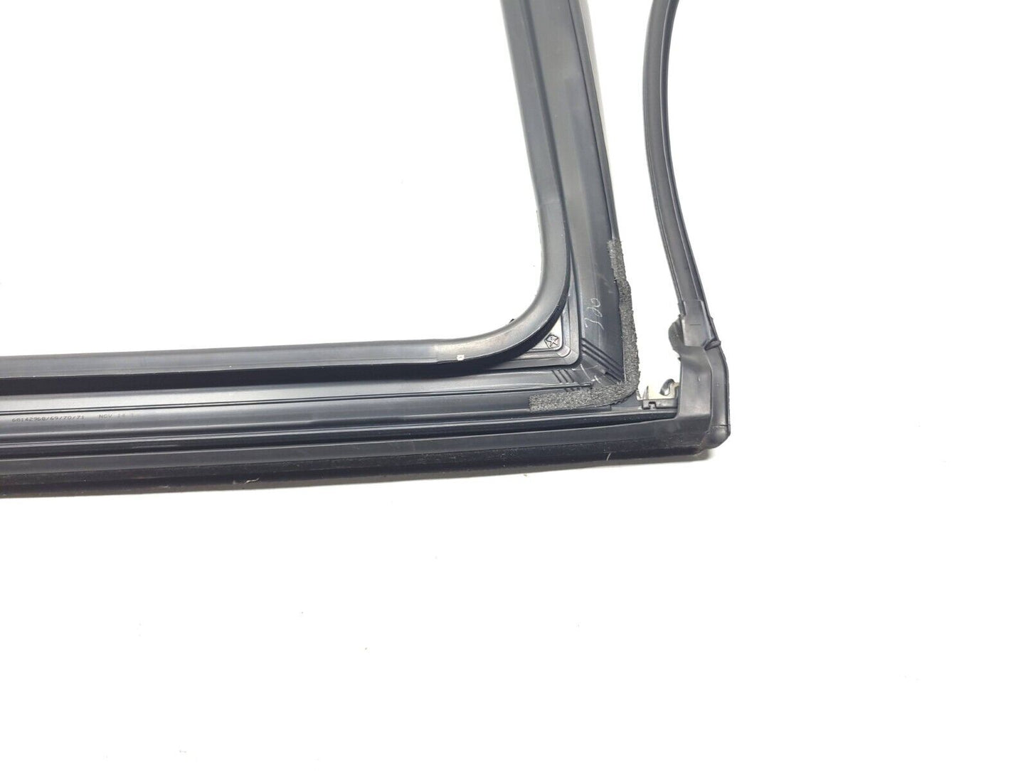 14 15 16 17 18 Jeep Cherokee Door Window Frame Seal Rear Right Pass Side OEM