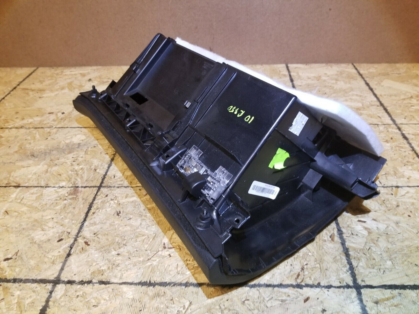 07 08 09 10 Mercedes R350 Glove Box OEM