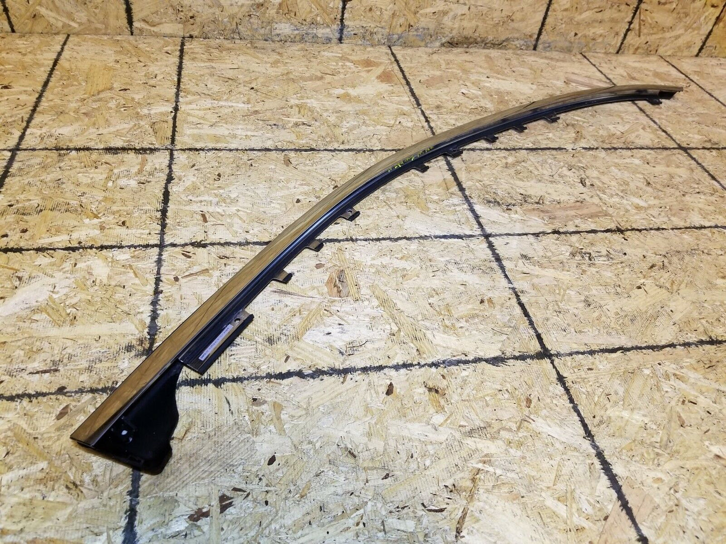 10 - 13 Chevy Equinox Front Door Window Belt Molding Passenger Side Right OEM