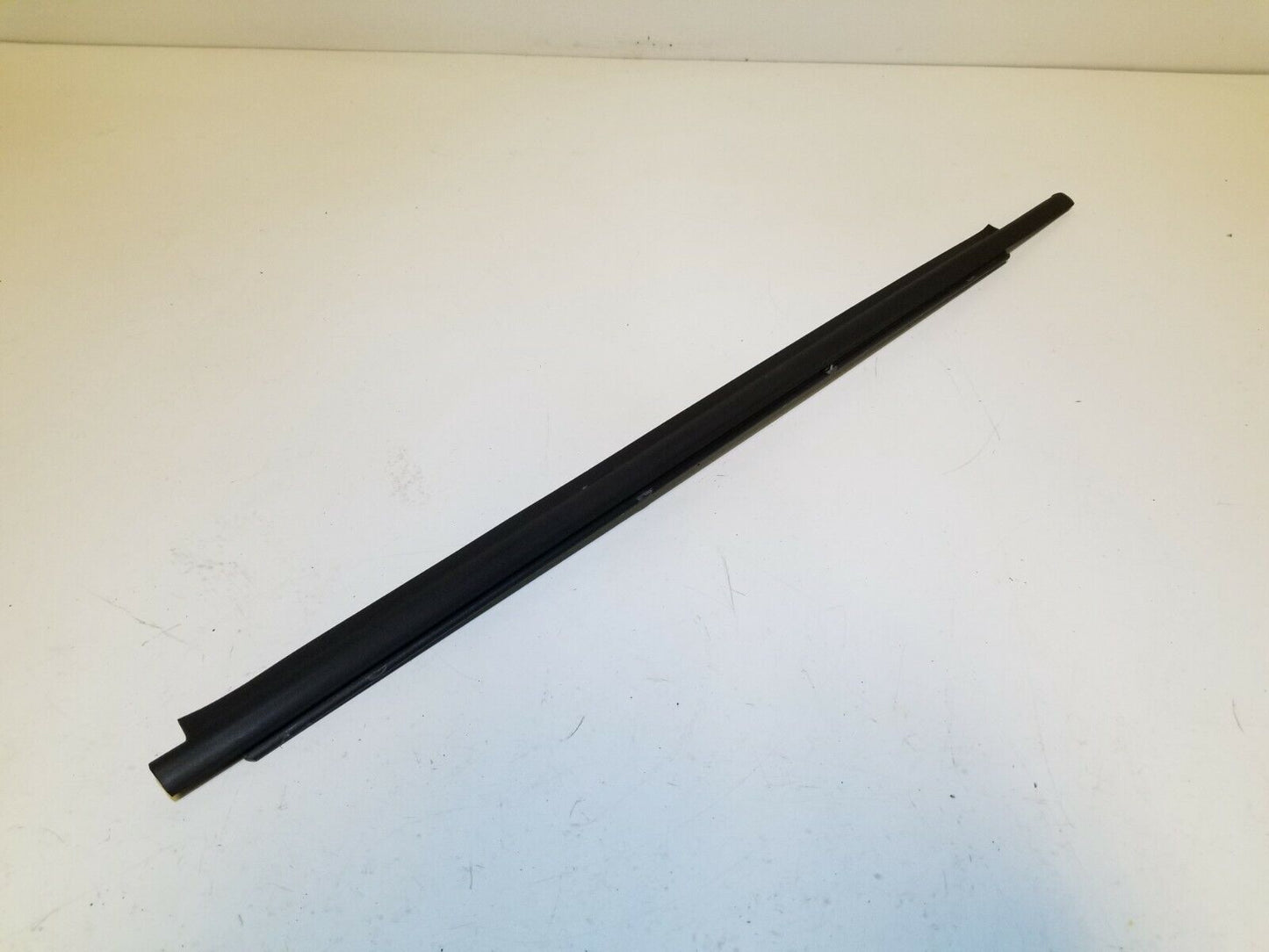 04 05 06 Scion Xa Rear Right Pass Door Window Belt Seal Molding OEM