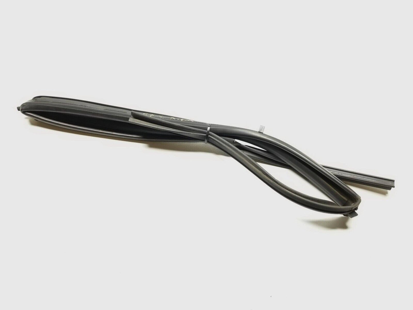 07 - 13 Suzuki Sx4 Hatchback Rear Door Glass Weatherstrip Seal Driver Side OEM