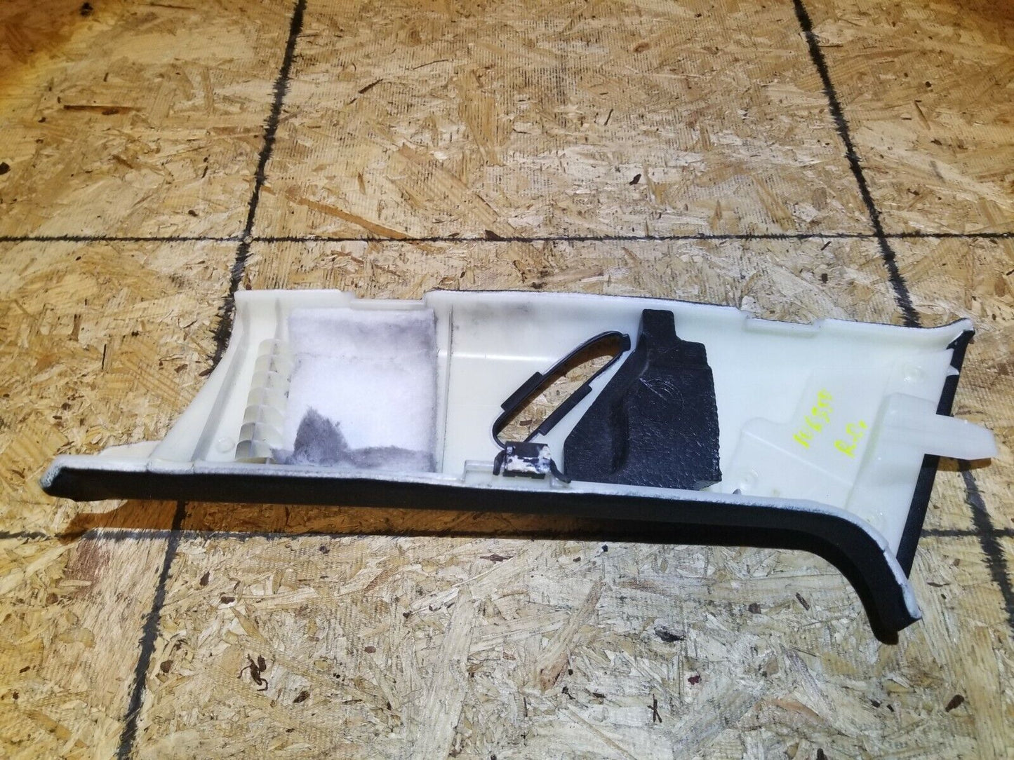 07 08 09 10 Mercedes-benz R350 Rear Left Driver Side C Pillar Trim Panel OEM