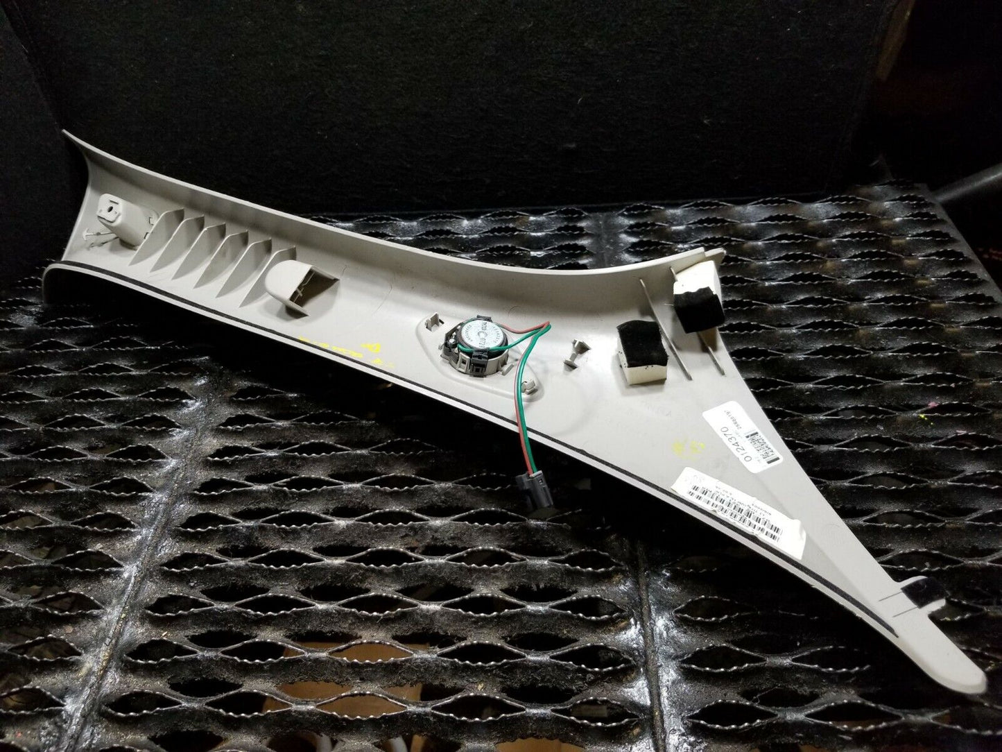 07 08 09 10 11 12 GMC Acadia Driver Left Interior Windshield A Pillar Trim OEM