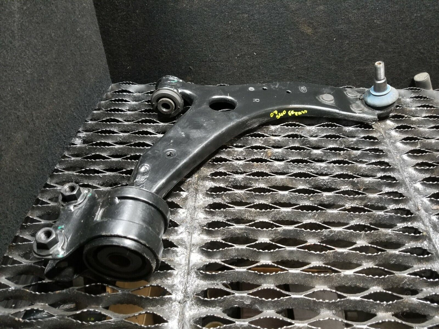 05 06 07 Volvo S40 2.4l Front Lower Control Arm Right Passenger Side OEM